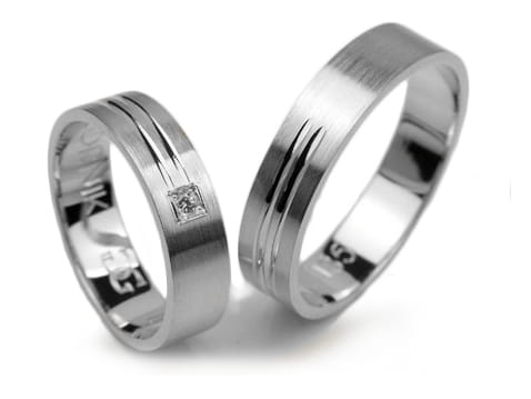 Obrączki ślubne z białego złota płaskie z cyrkonią 5mm Lovely L135-b