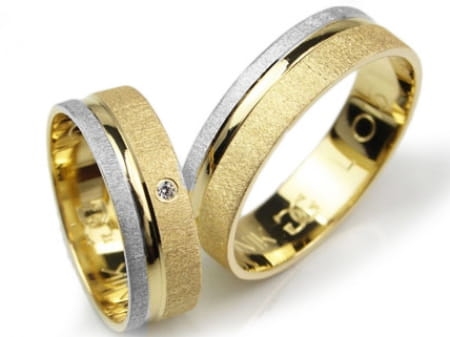 Obrączki ślubne z żółtego i rodowanego złota 333 płaskie z cyrkonią 6mm Lovely L015-333