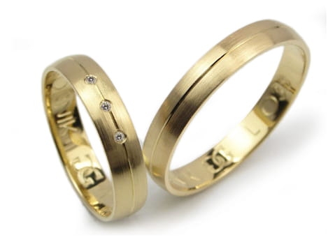 Obrączki ślubne z żółtego złota 333 półokrągłe z cyrkoniami 4mm Lovely L038-333