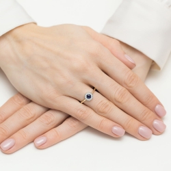 Pierścionek zaręczynowy z żółtego złota z szafirem i diamentami 0,10ct Fire Of Love