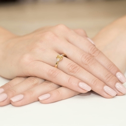 Pierścionek zaręczynowy z żółtego złota z cytrynem i diamentami 0,03ct Fire Of Love