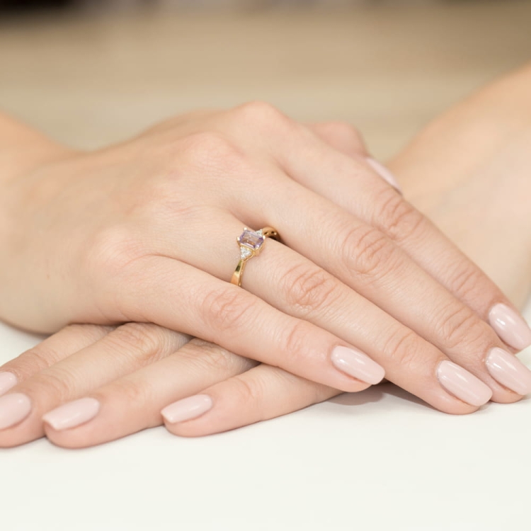 Pierścionek zaręczynowy z żółtego złota z topazem i diamentami 0,03ct Fire Of Love