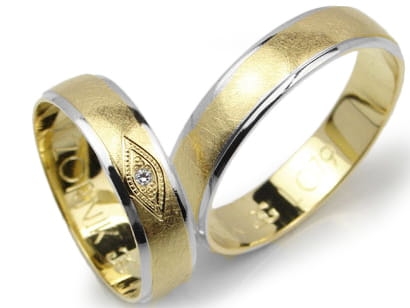 Obrączki ślubne z żółtego i rodowanego złota 333 półokrągłe z cyrkonią 5mm Lovely L079-333