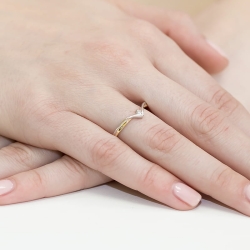 Pierścionek zaręczynowy z żółtego złota z diamentem 0,04ct Fire Of Love