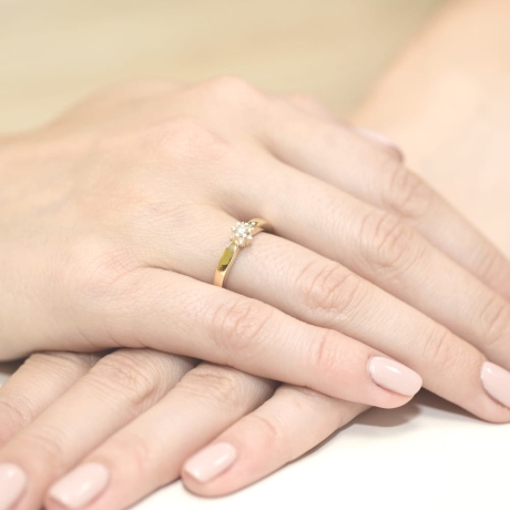 Przejdź do produktu Pierścionek zaręczynowy z żółtego złota z diamentami 0,15ct Fire Of Love
