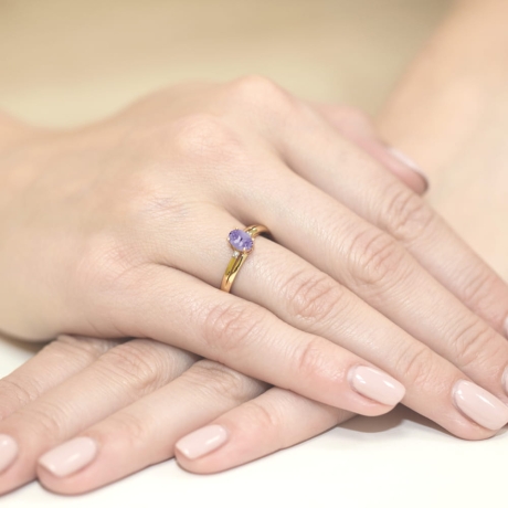 Przejdź do produktu Pierścionek zaręczynowy z żółtego złota z tanzanitem i diamentami 0,03ct Fire Of Love
