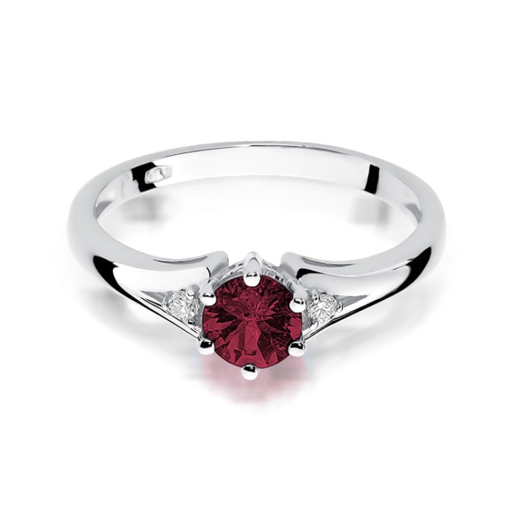 Pierścionek zaręczynowy z białego złota z rubinem i diamentami 0,03ct Fire Of Love