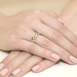 Pierścionek zaręczynowy z żółtego złota z diamentami 0,10ct Fire Of Love