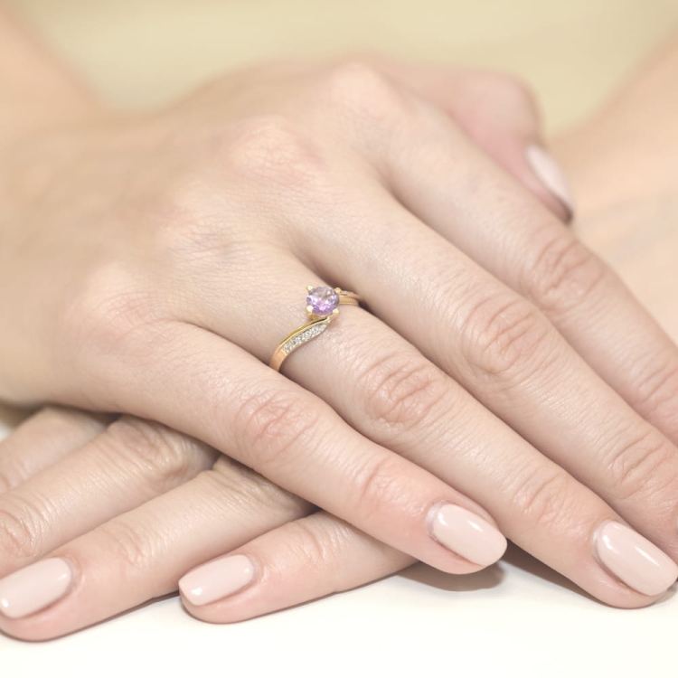 Pierścionek zaręczynowy z żółtego złota z tanzanitem i diamentami 0,05ct Fire Of Love