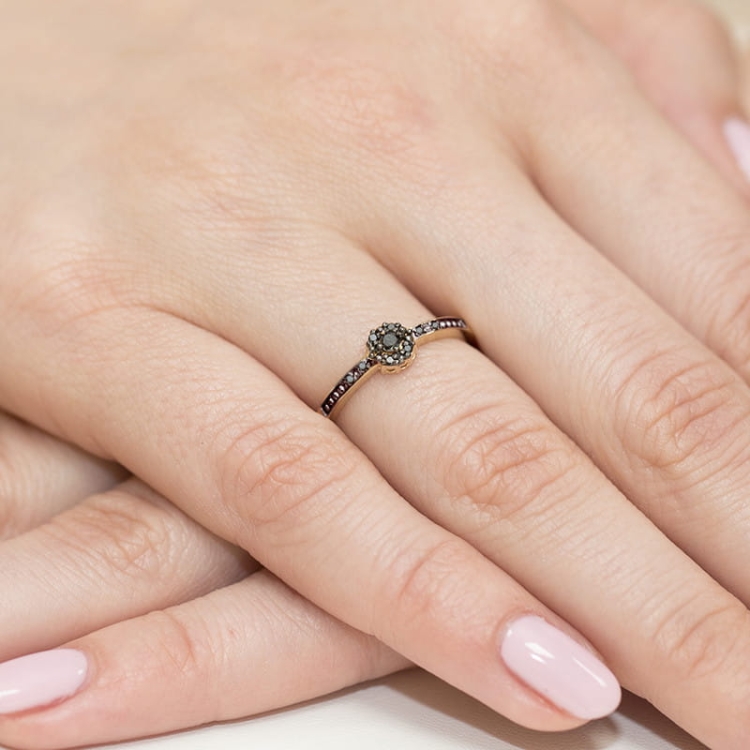 Pierścionek zaręczynowy z żółtego złota z czarnymi brylantami 0,09ct Fire Of Love