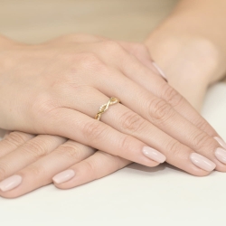 Pierścionek zaręczynowy z żółtego złota z diamentami 0,07ct Fire Of Love