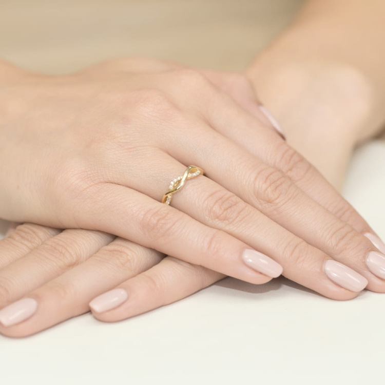 Pierścionek zaręczynowy z żółtego złota z diamentami 0,07ct Fire Of Love