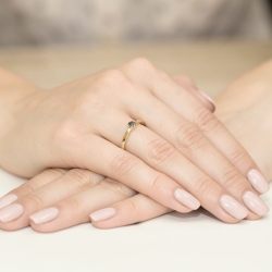 Pierścionek zaręczynowy z żółtego złota z czarnymi brylantami 0,04ct Fire Of Love