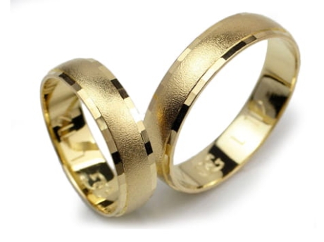 Przejdź do produktu Obrączki ślubne z żółtego złota 333 półokrągłe  5mm Lux L112