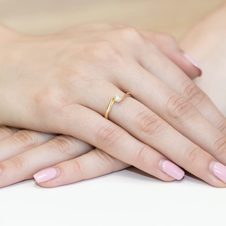 Pierścionek zaręczynowy z żółtego złota z diamentem 0,13ct Fire Of Love