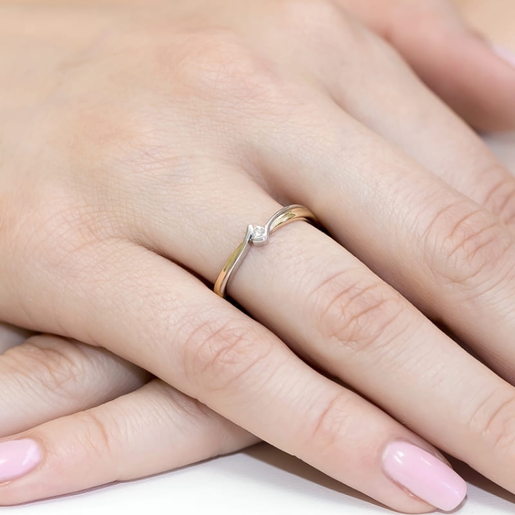 Pierścionek zaręczynowy z żółtego złota z diamentem 0,04ct Fire Of Love