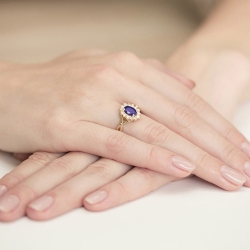 Pierścionek zaręczynowy z żółtego złota z tanzanitem i diamentami 0,28ct Fire Of Love