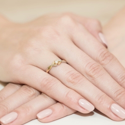 Pierścionek zaręczynowy z żółtego złota z diamentem 0,10ct Fire Of Love