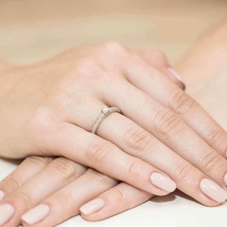 Pierścionek zaręczynowy z żółtego złota z diamentami 0,36ct Fire Of Love
