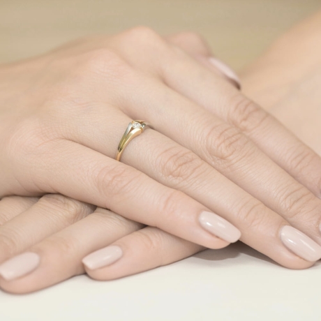 Przejdź do produktu Pierścionek zaręczynowy z żółtego złota z diamentem 0,08ct Fire Of Love 