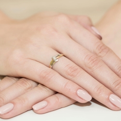 Pierścionek zaręczynowy z żółtego złota z diamentem 0,10ct Fire Of Love