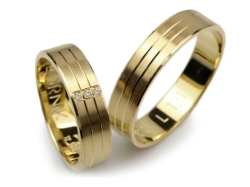Obrączki ślubne z żółtego złota 333 płaskie z cyrkoniami 5mm Lovely  L131-333