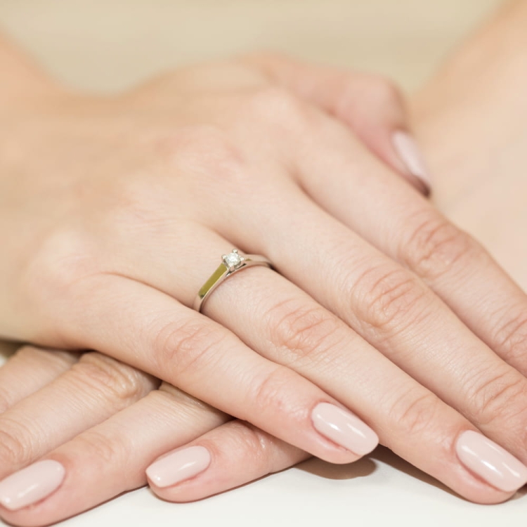 Pierścionek zaręczynowy z żółtego złota z diamentem 0,08ct Fire Of Love