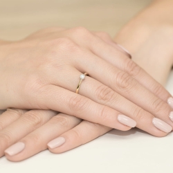 Pierścionek zaręczynowy z żółtego złota z diamentem 0,08ct Fire Of Love