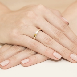 Pierścionek zaręczynowy z żółtego złota z diamentem 0,10ct Fire Of Love
