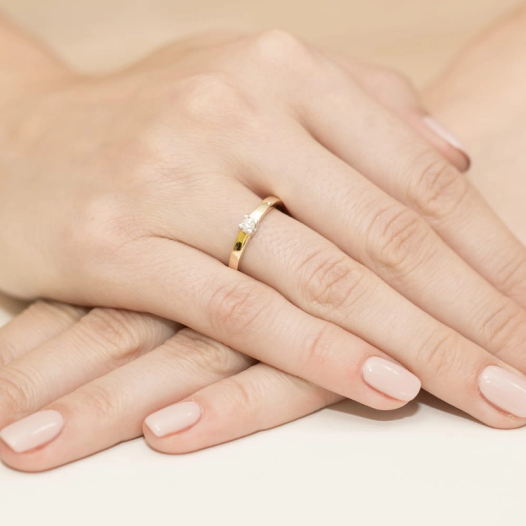 Pierścionek zaręczynowy z żółtego złota z diamentem 0,10ct Fire Of Love