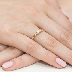 Pierścionek zaręczynowy z żółtego złota z diamentem 0,20ct Fire Of Love