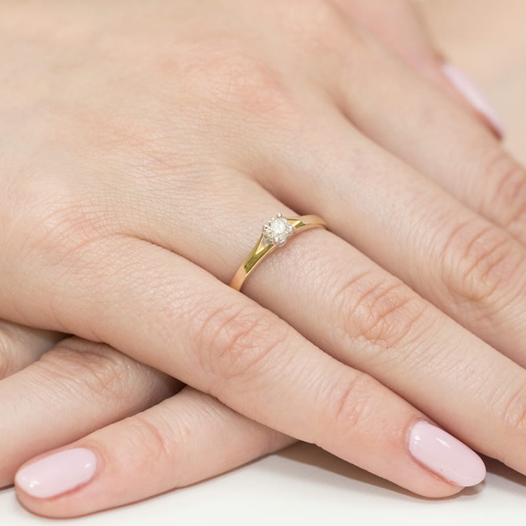 Pierścionek zaręczynowy z żółtego złota z diamentem 0,20ct Fire Of Love