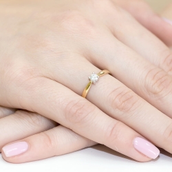 Pierścionek zaręczynowy z żółtego złota z diamentem 0,20ct Fire Of Love