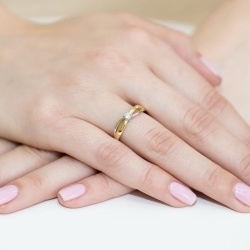 Pierścionek zaręczynowy z żółtego złota z diamentem 0,10ct Fire Of Love