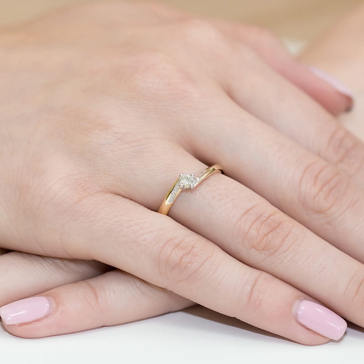 Pierścionek zaręczynowy z żółtego złota z diamentami 0,19ct Fire Of Love