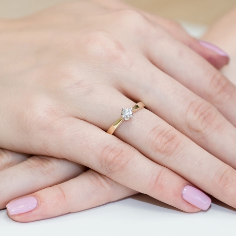 Przejdź do produktu Pierścionek zaręczynowy z żółtego złota z diamentem 0,20ct Fire Of Love
