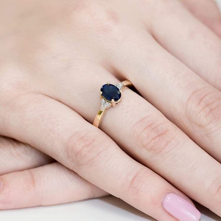 Pierścionek zaręczynowy z żółtego złota z szafirem i diamentami 0,05ct Fire Of Love