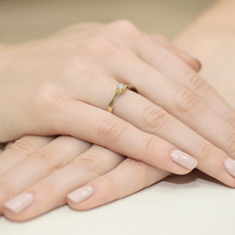 Pierścionek zaręczynowy z żółtego złota z diamentem 0,12ct Fire Of Love
