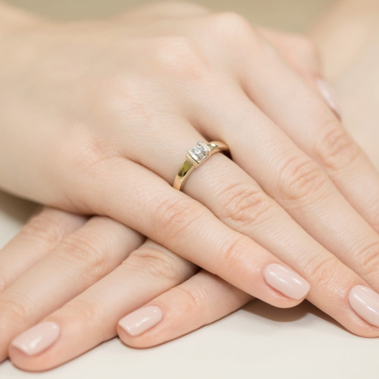 Pierścionek zaręczynowy z żółtego złota z diamentem 0,10ct Fire Of Love