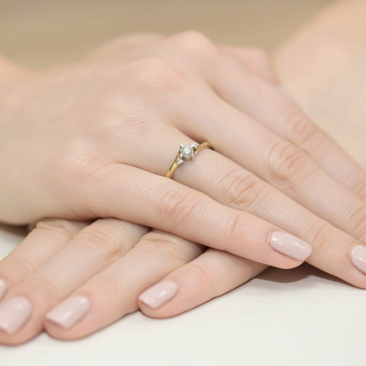 Pierścionek zaręczynowy z żółtego złota z diamentami 0,28ct Fire Of Love