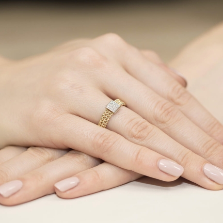 Przejdź do produktu Pierścionek zaręczynowy z żółtego złota z brylantami 0,08ct Fire Of Love