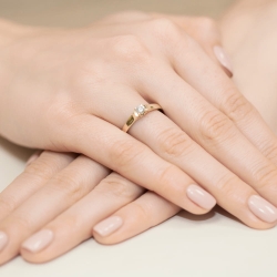 Pierścionek zaręczynowy z żółtego złota z diamentem 0,18ct Fire Of Love