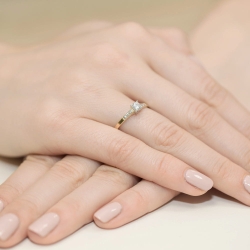 Pierścionek zaręczynowy z żółtego złota z diamentami 0,21ct Fire Of Love