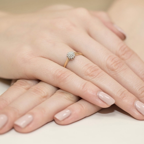 Przejdź do produktu Pierścionek zaręczynowy z żółtego złota z diamentami 0,10ct Fire Of Love 