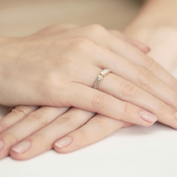 Pierścionek zaręczynowy z żółtego złota z diamentami 0,13ct Fire Of Love