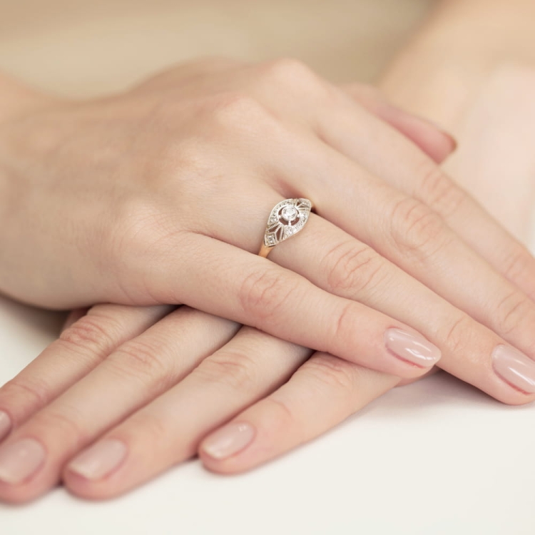 Pierścionek zaręczynowy z żółtego złota z diamentami 0,19ct Fire Of Love
