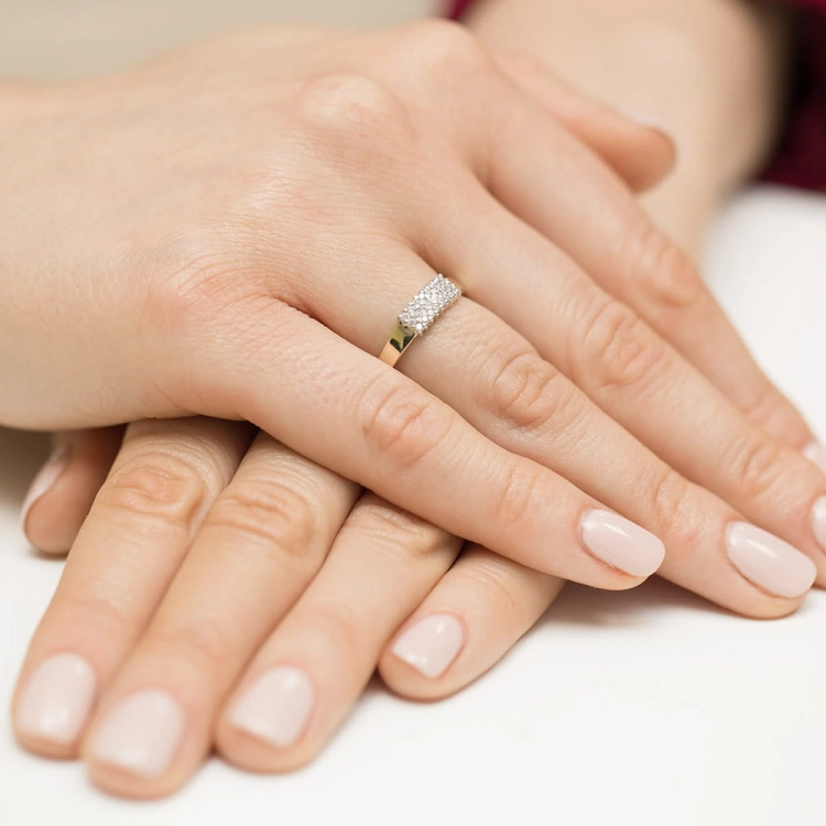 Pierścionek zaręczynowy z żółtego złota z diamentami 0,20ct Fire Of Love