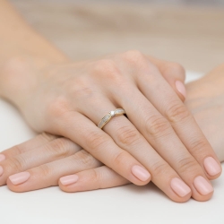 Pierścionek zaręczynowy z żółtego złota z diamentami 0,17ct Fire Of Love