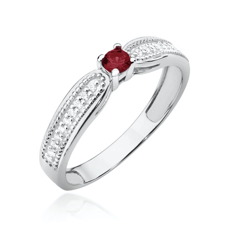Pierścionek zaręczynowy z białego złota z rubinem i diamentami 0,09ct Fire Of Love