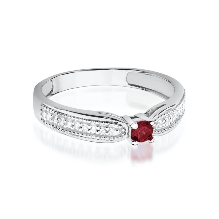 Pierścionek zaręczynowy z białego złota z rubinem i diamentami 0,09ct Fire Of Love